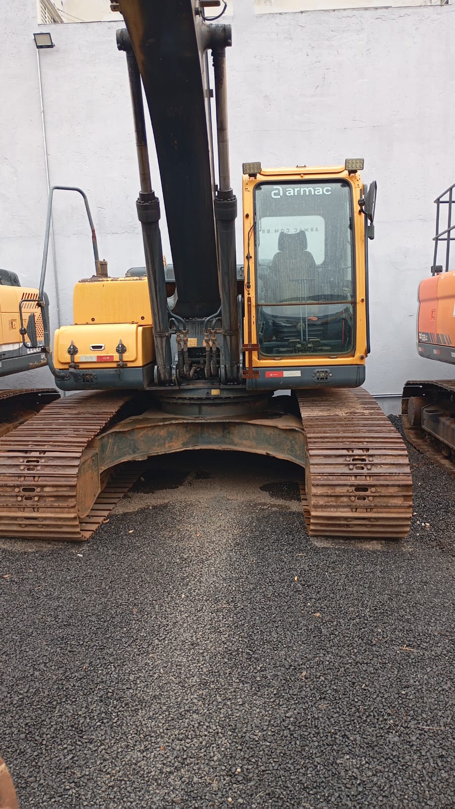 HYUNDAI R220 ESCAVADEIRA 20T ES00372