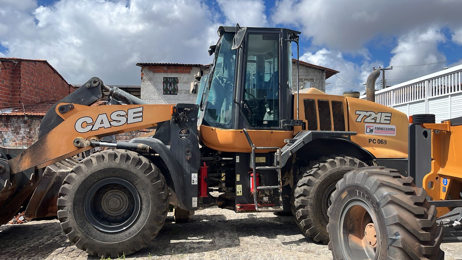 Case 721E